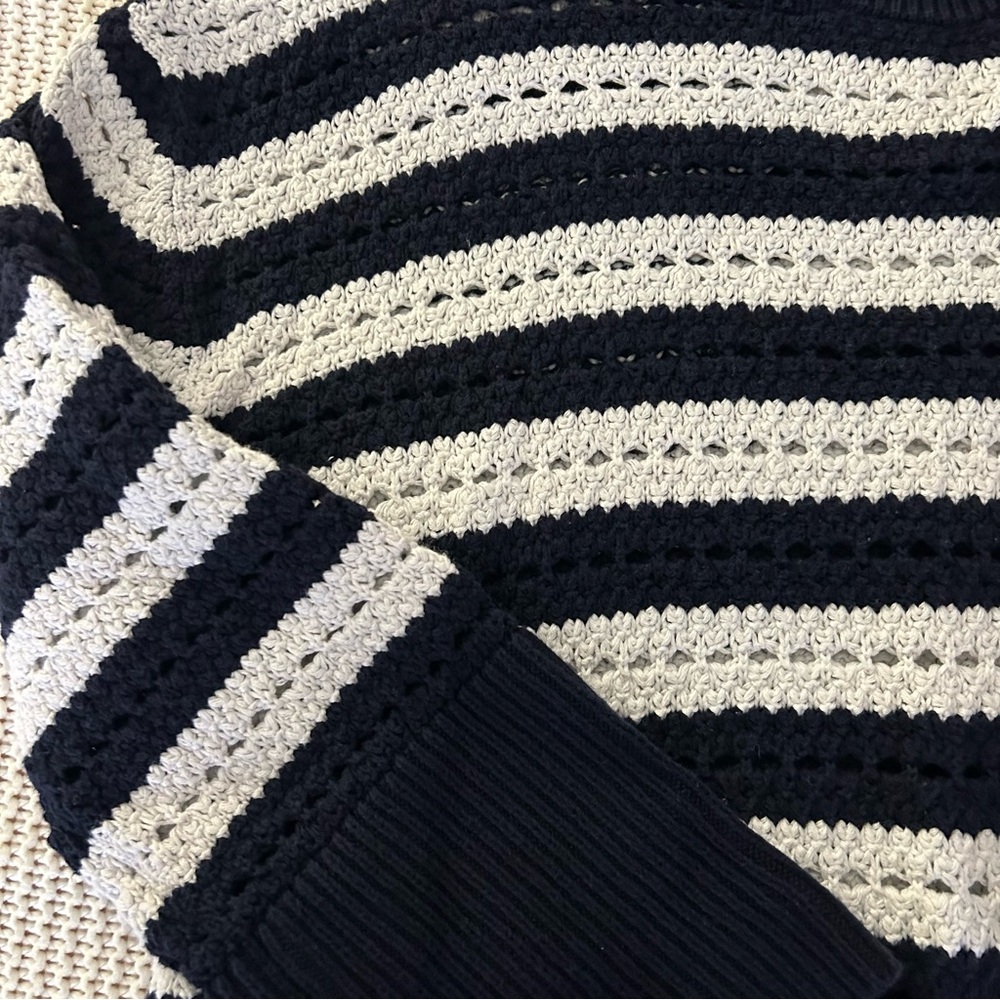 Gap Sweater - Picture 3 of 7